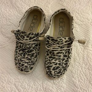 Hey Dude Ladies Chettah Grey Print Wendy Slip Ons Size 8